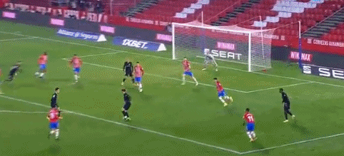 踢球者：巴斯克斯背伤恢复缓慢，理想情况下月底可以复出