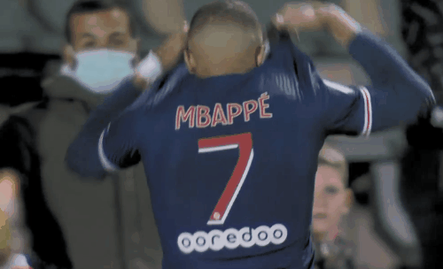 个人能力！两队进攻陷入困境， 奎因上场外线运球高难度急停三分命中！